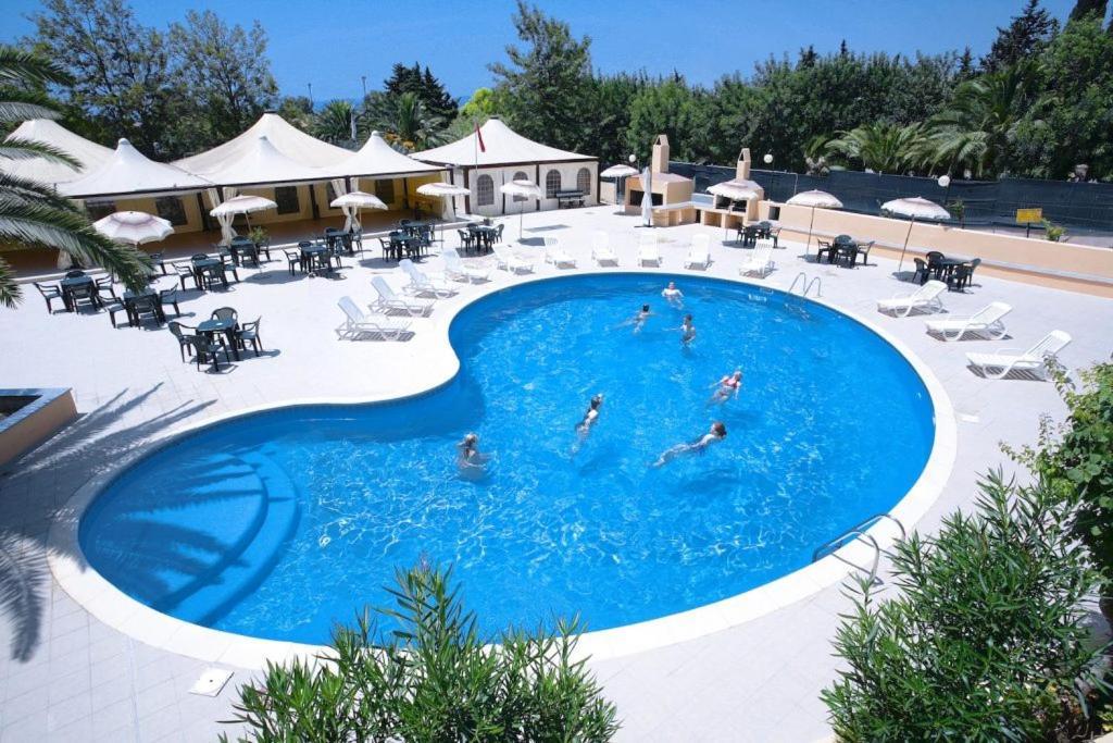 Hotel Califfo Quartu Sant'Elena Bagian luar foto